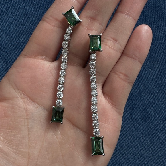 SWAROVSKI  Women’s Matrix drop earrings
Mixed cuts,‎ Green, Rhodium plated - Picture 5 of 7